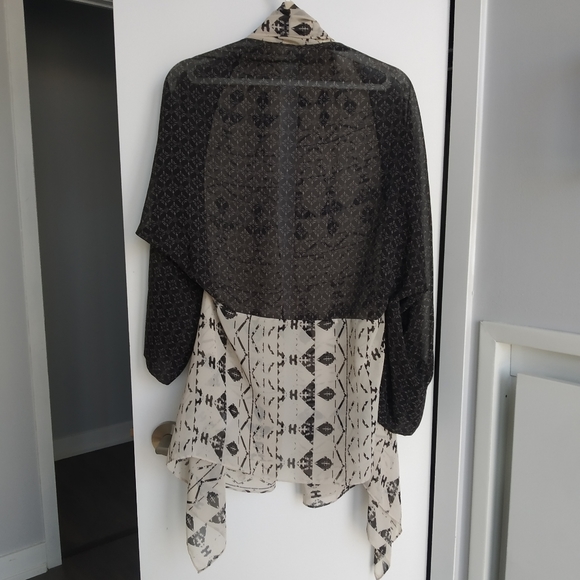 Navy blue and beige chiffon drape top - Picture 4 of 4